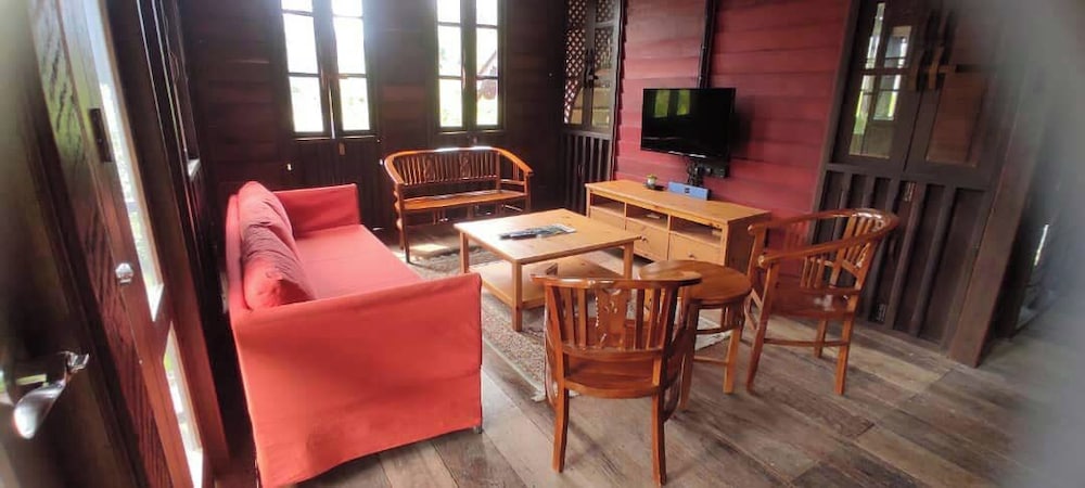 Bagas Zakariah Orchard Lodge