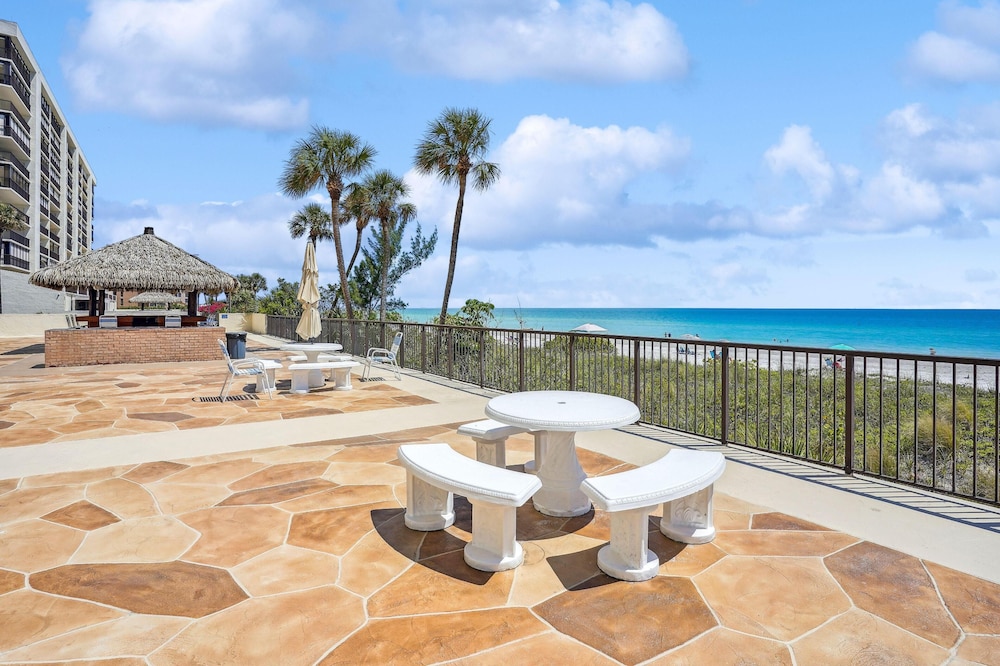 Ocean Sands 1-1002