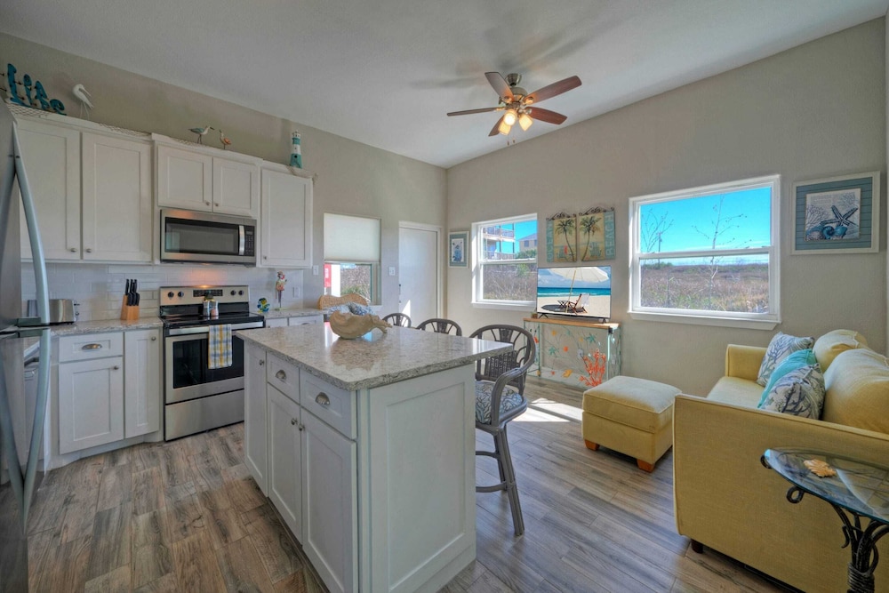 Coastal Soiree Ocean Views, Game Room, & Steps From Port Aransas Beaches