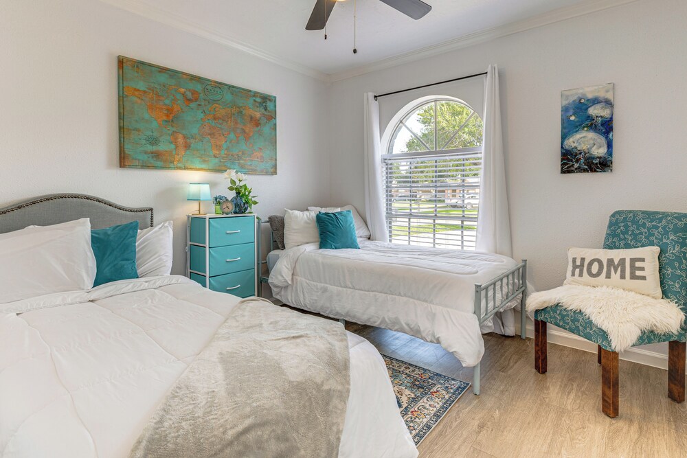 Families Welcome! Recently Renovated Home in Katy