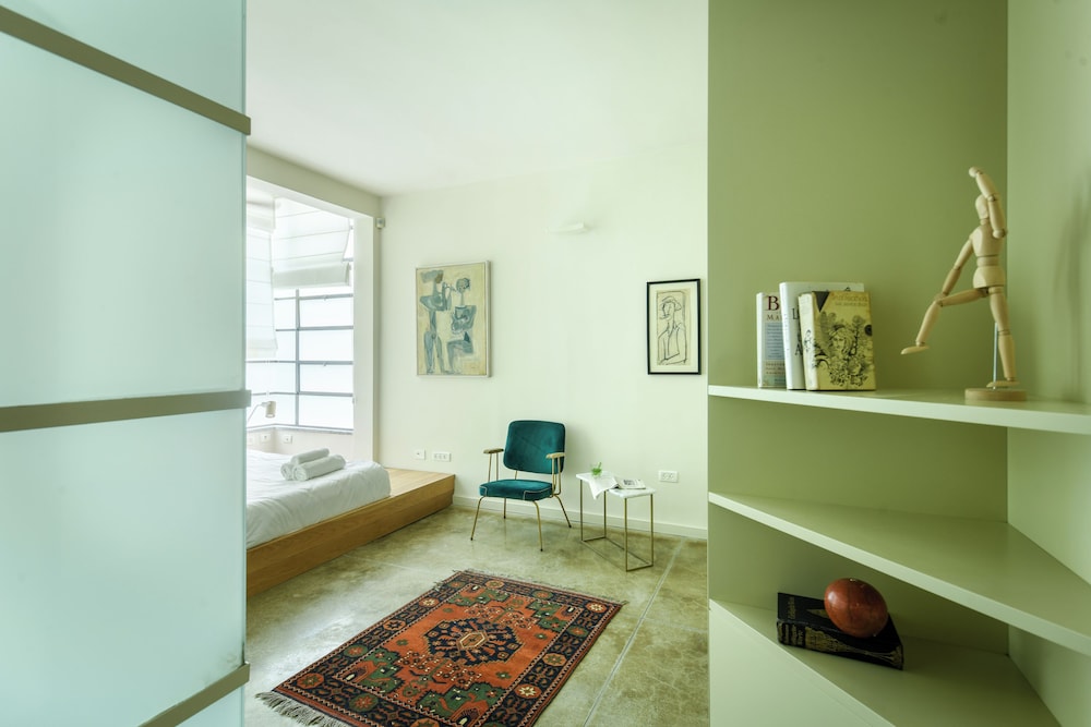Spacious & Green 3BR Apt w Balcony view 2