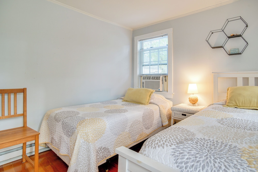 < 1 Mi to Beaches: Classic Cape Cod Cottage
