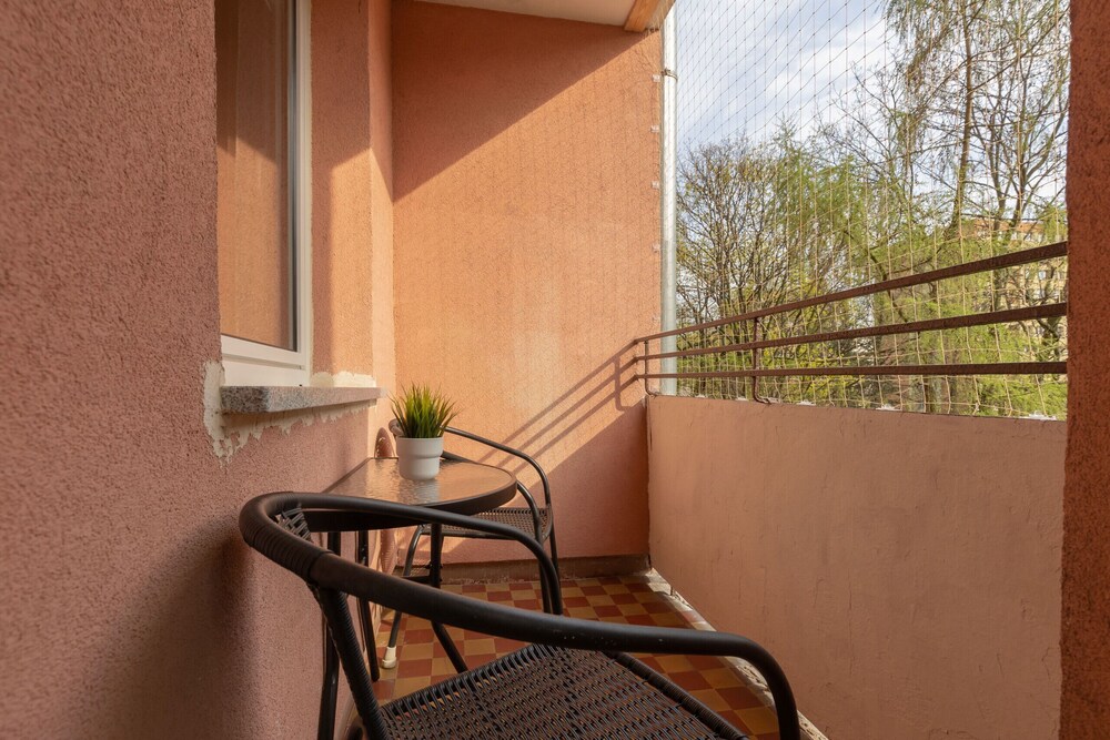 Dickensa Warsaw Apartment by Renters view 3