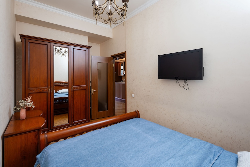 Apartment by Luxe Group DI888