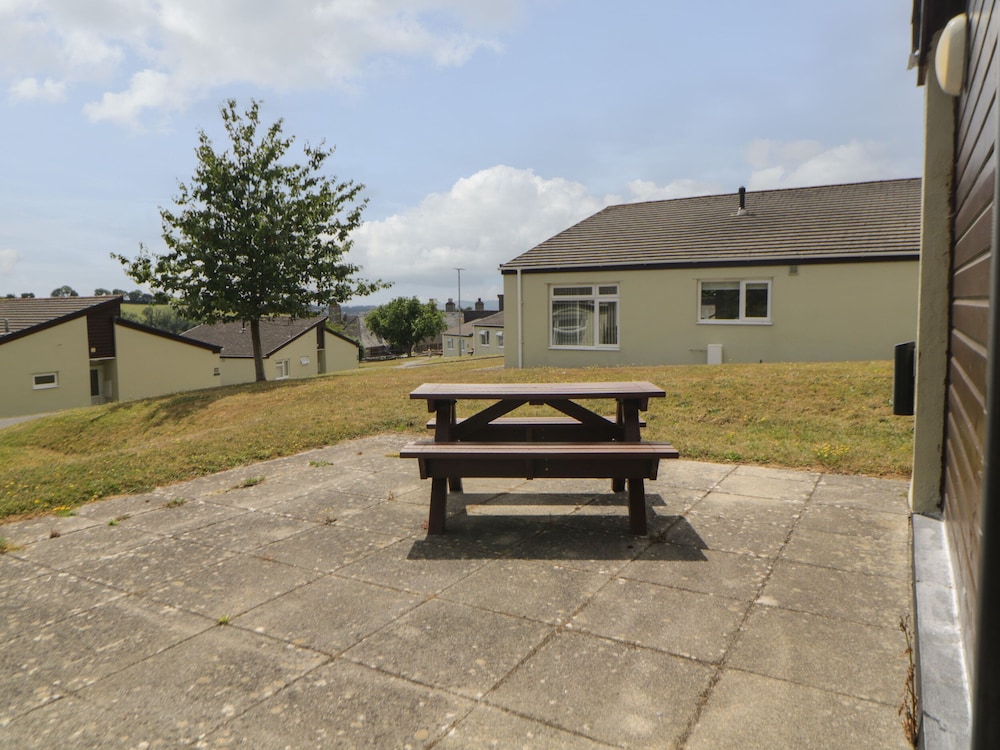 Harcombe House Bungalow 11