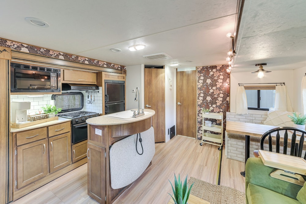 7 Mi to Torch Lake: Pet-friendly Getaway!