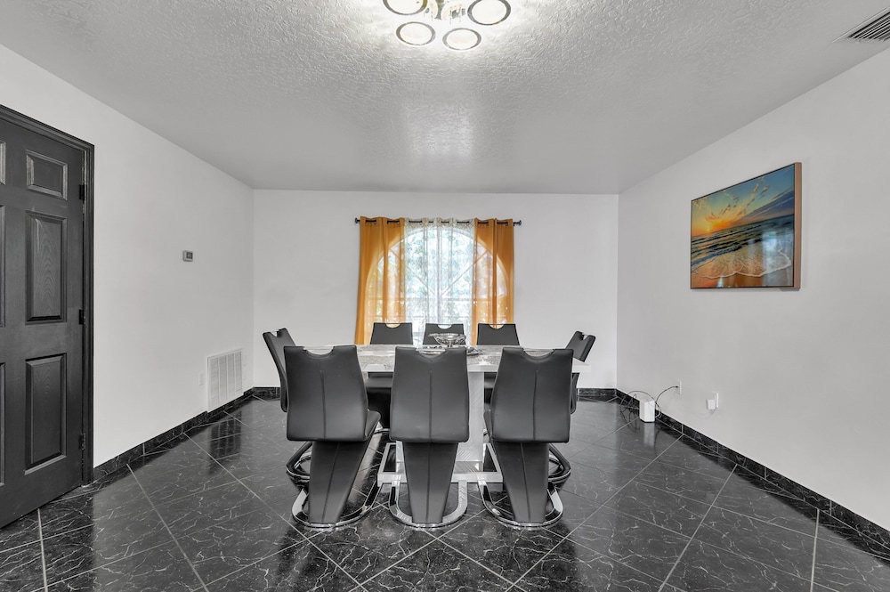 Relaxing Family Retreat In The Heart Of Sebastian 3 Bedroom Home