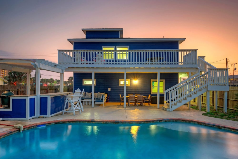 Leave of Absence Luxe Coastal Stay w Pool Outdoor Dining Minutes to Beach