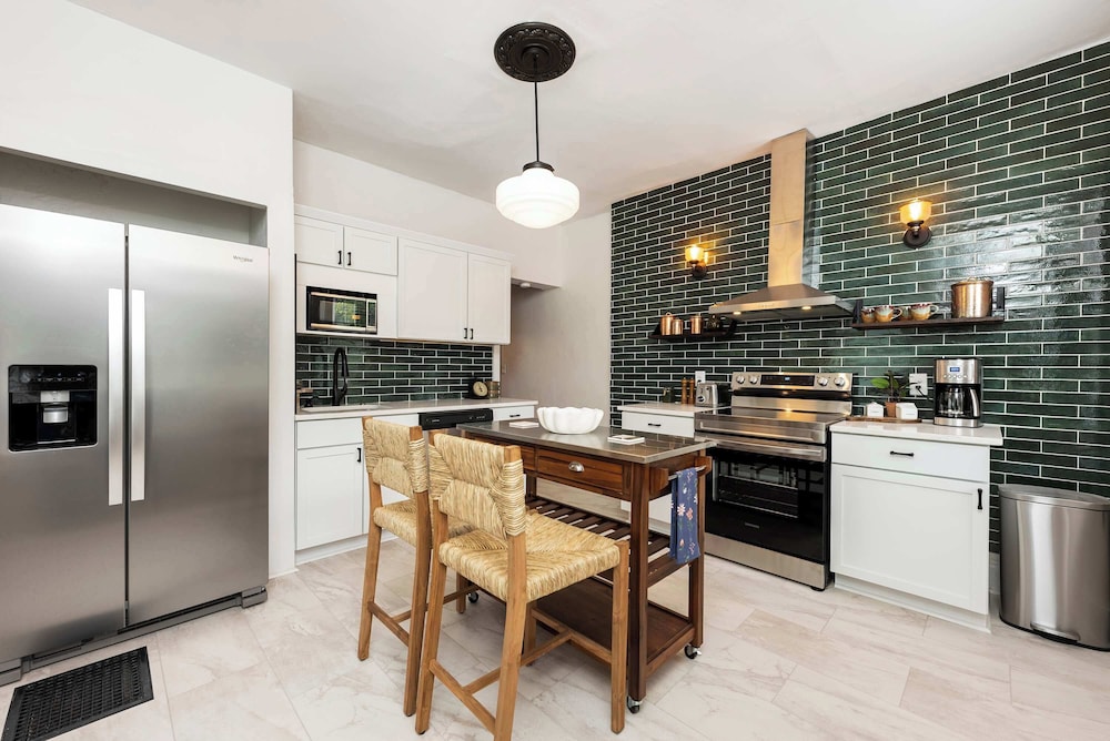 German Charm Suites Sleeps 8!