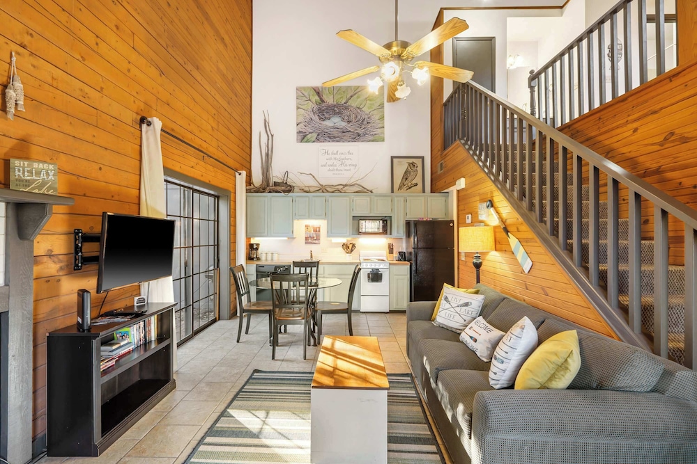 Rustic Shore Cabin Stay for 6