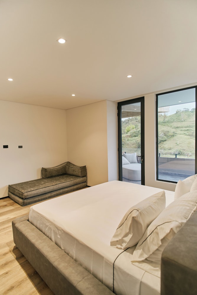 Roka Hotel
