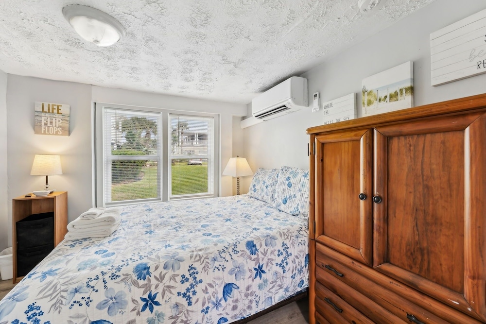 124 S Fletcher - Downstairs 3 Bedroom Duplex