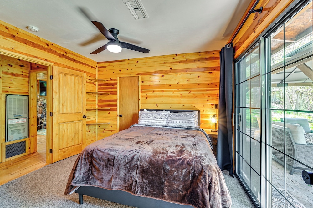 Hike & Snow Play! Creekside Cabin in Payson view 2
