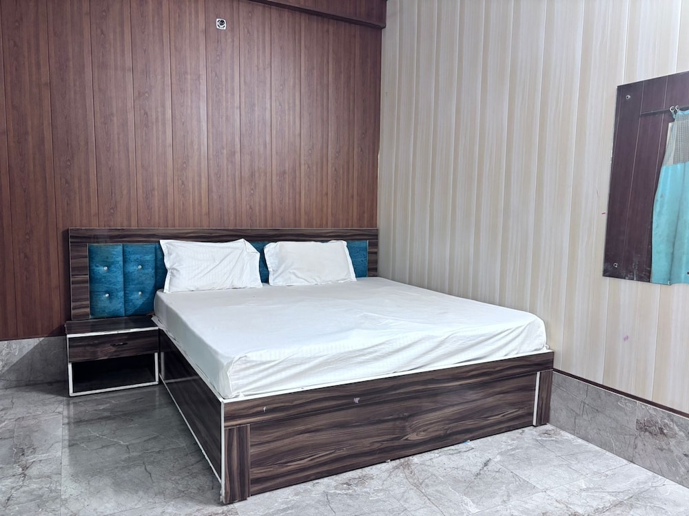 Shri Mohini Kunj Hotel Vrindavan
