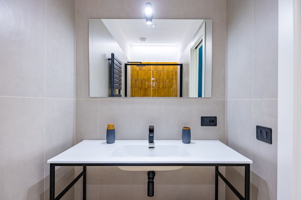 Modern Family Spacious Apartment Near Toledo