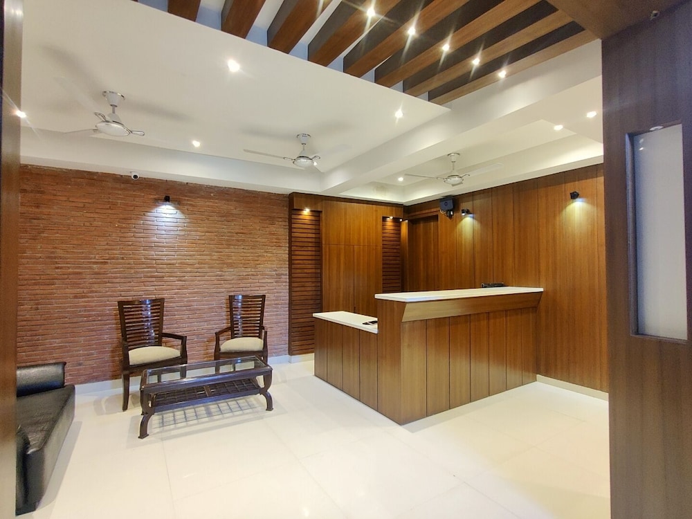 Lobby & Reception