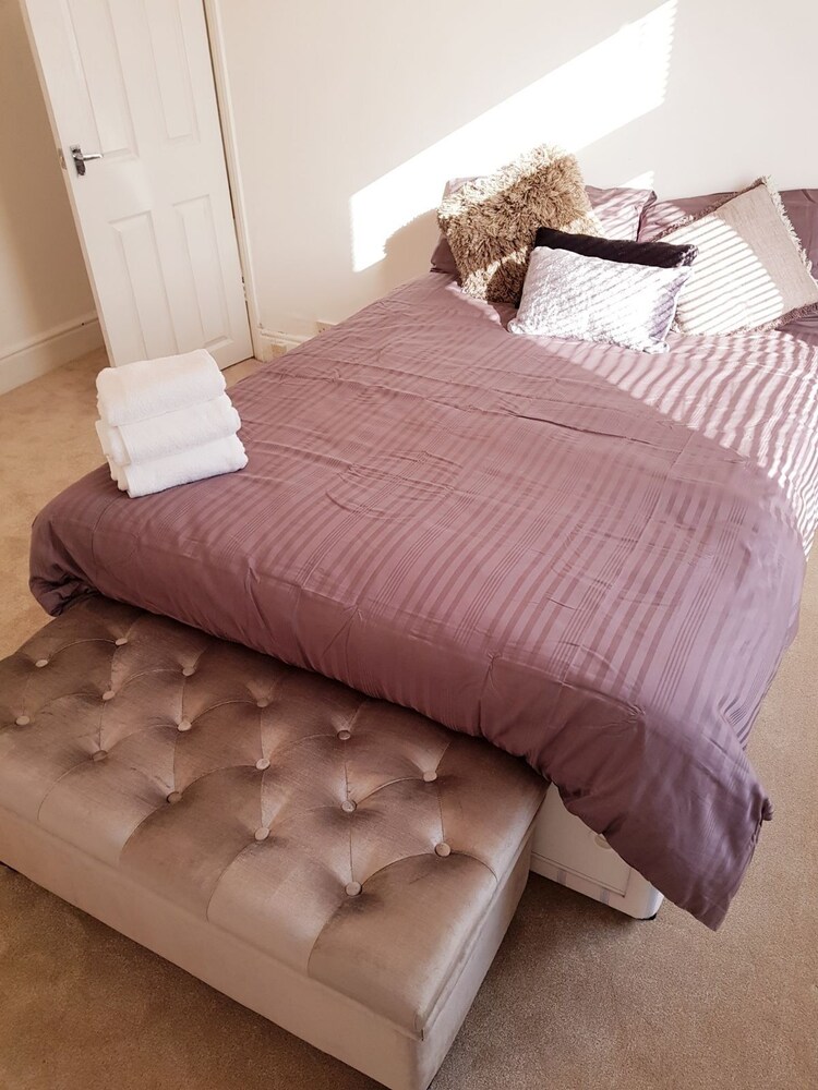 WOODLEIGH LUXURY 3 BEDROOMS HOUSE