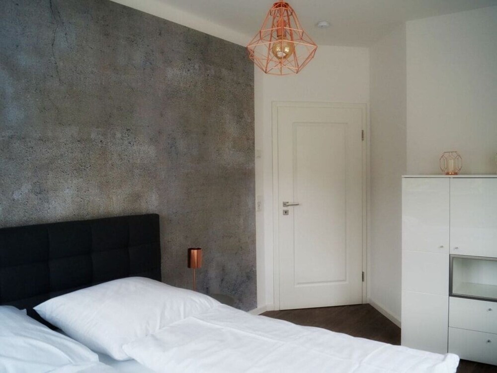 "amalie" in the Villa Eckhart view 4
