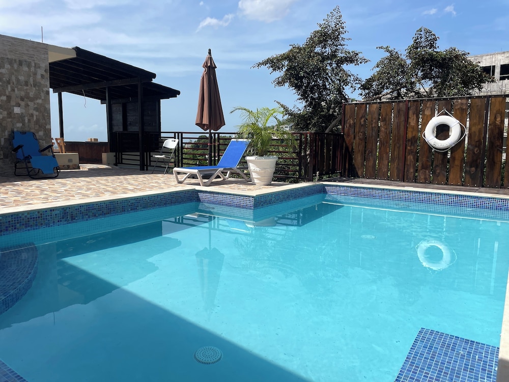 360 Rokview Suites