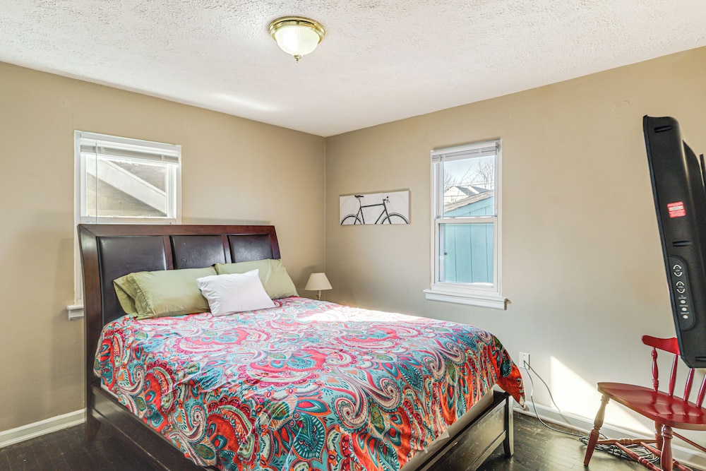 2 Mi to UD: Pet-friendly Home w/ Fenced Yard!