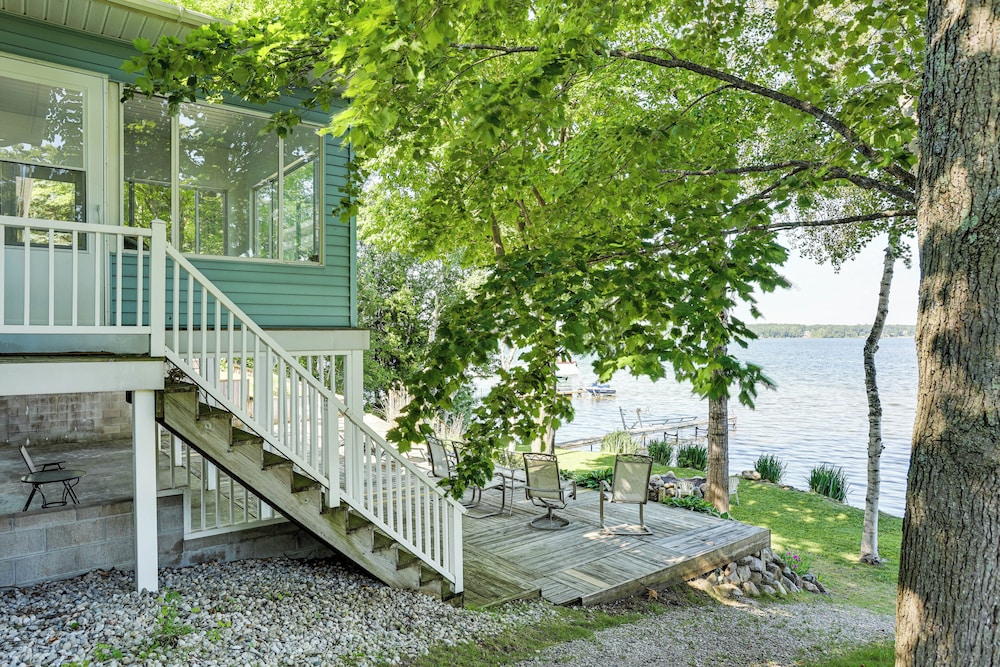 Waterfront Home on Duck Lake: 8 Mi to State Park!