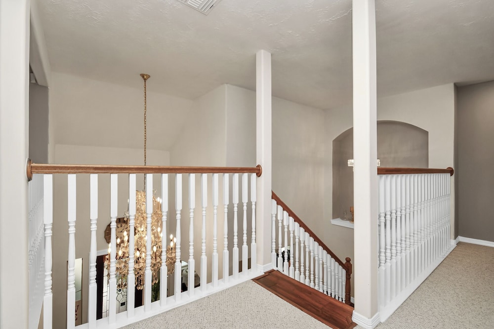 REIGN Mini-mansion - Image 5