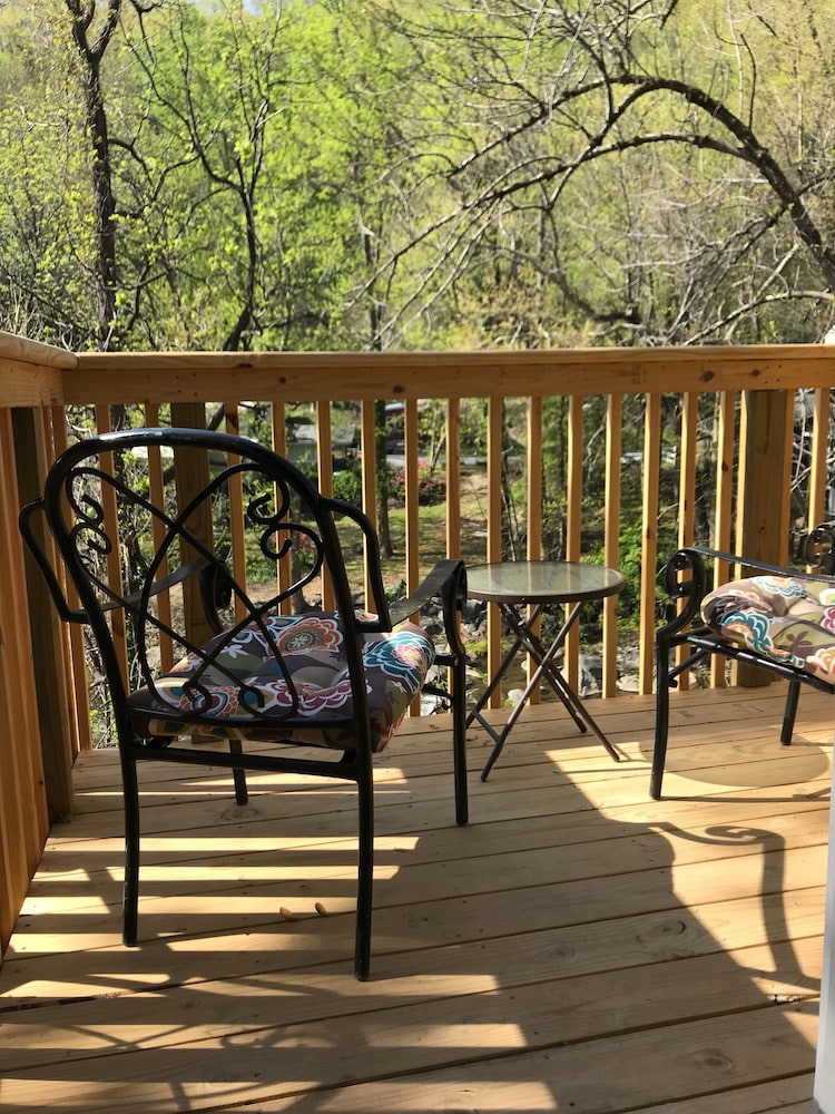 The Riverside Lodge at Chimney Rock