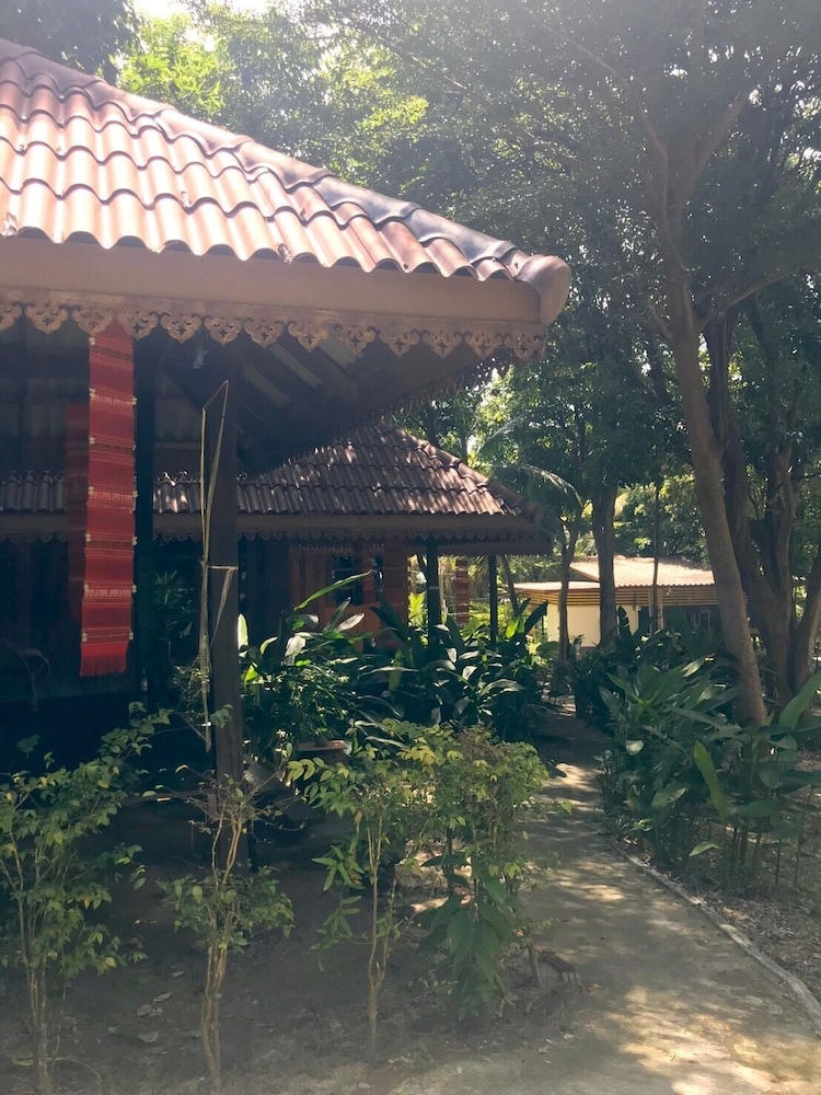 Lipe Sunset Forest Resort