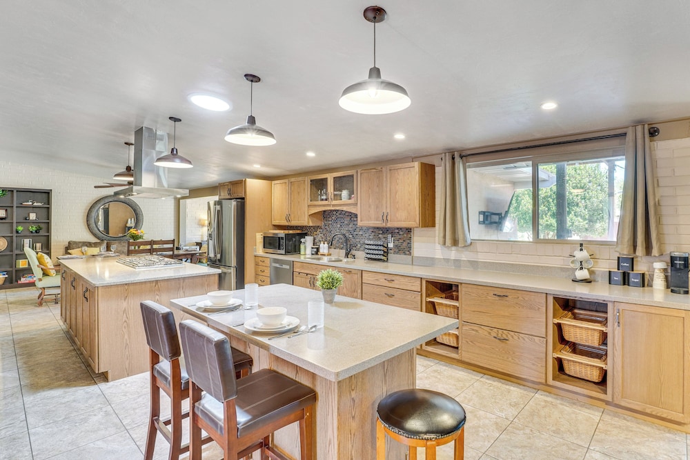 Dog-Friendly Getaway w/ Patio in Tucson!