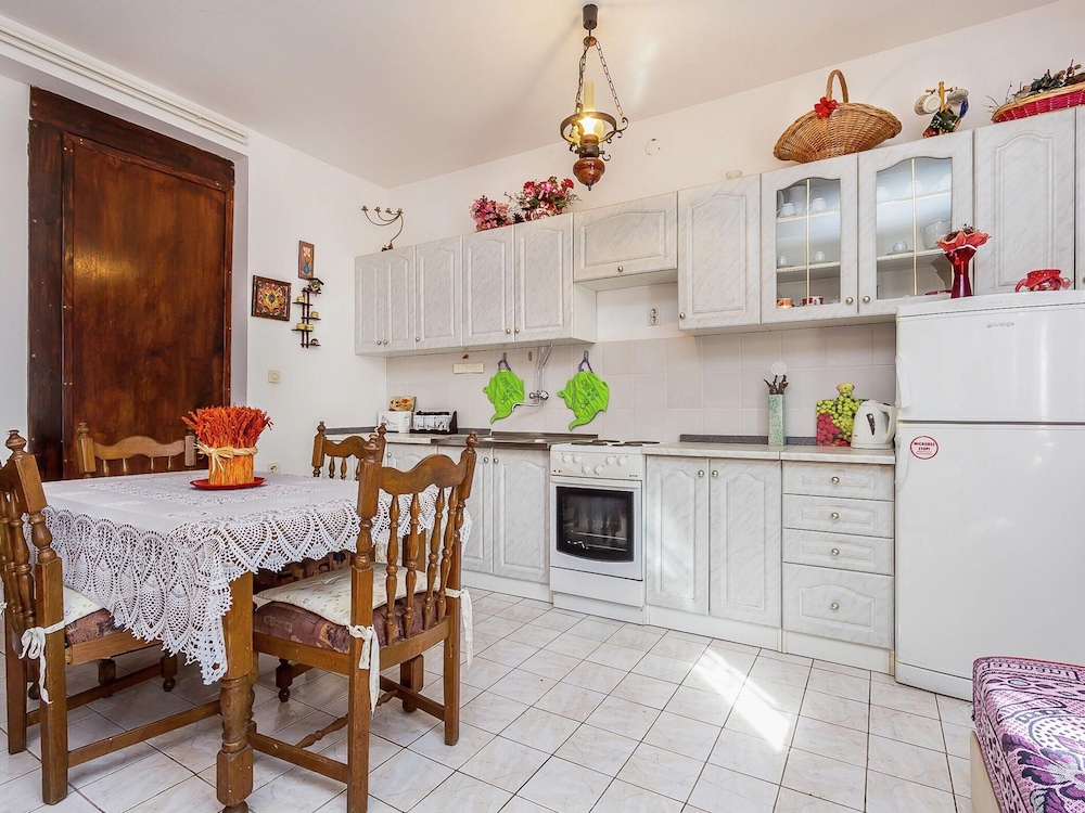 Apartment in Liznjan With Pool and Terrace view 3