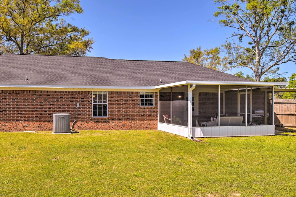 Foley Getaway w/ Fenced Yard - 13 Mi to Beaches! view 2