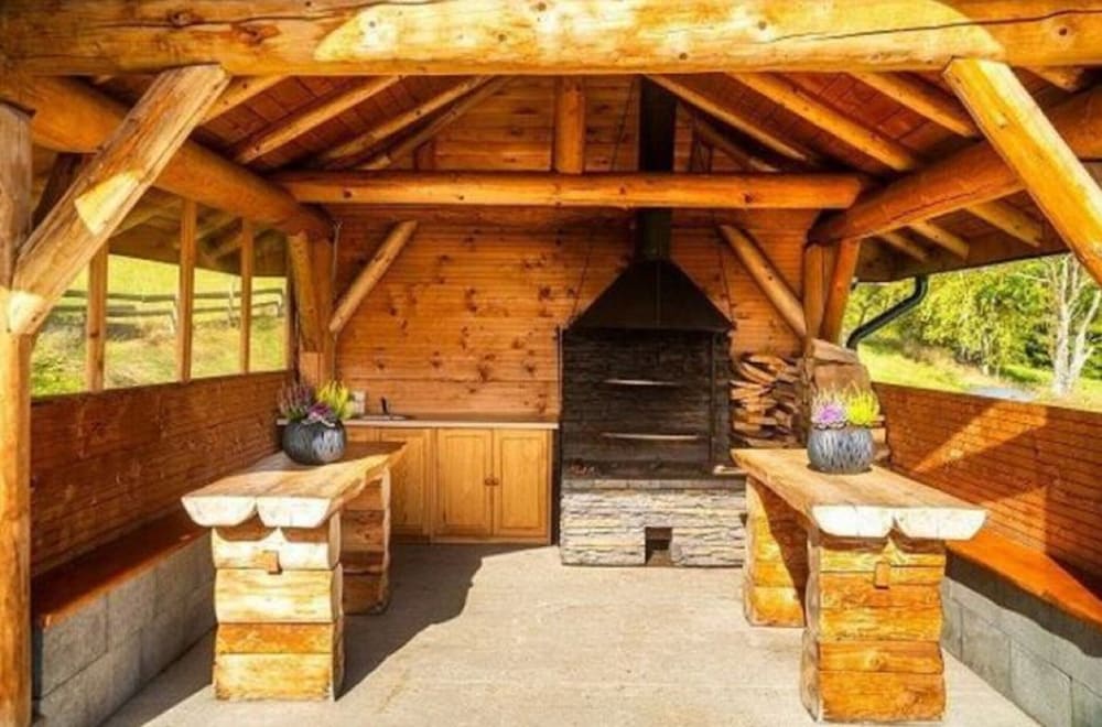 Luxury Villa with View of Tatra Mountains, Sauna, Hot Tub, Swimming Pool view 3