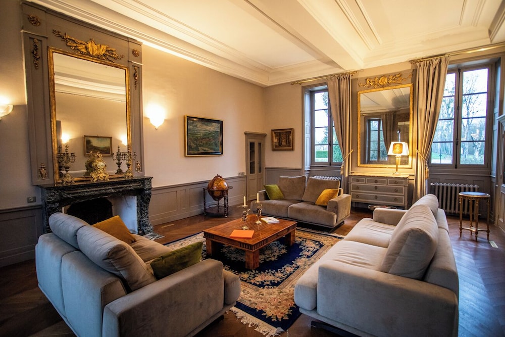 Château de Quincey view 3