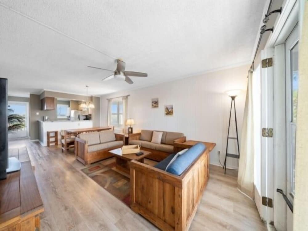 A Wave From It All 3 Bedroom Condo by RedAwning