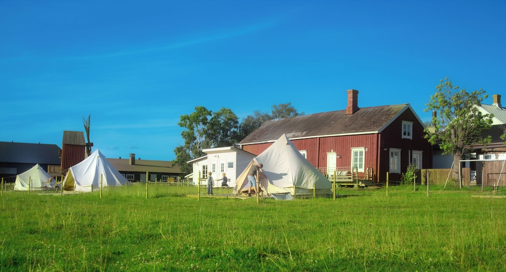 Mickels bondgårdsglamping