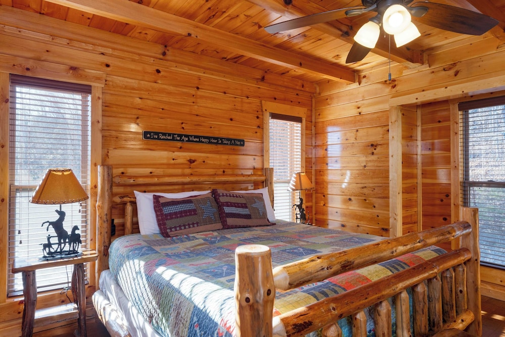 100 Guests Blackthorn: Sister Smokies Homes Luxury Mountain Retreat