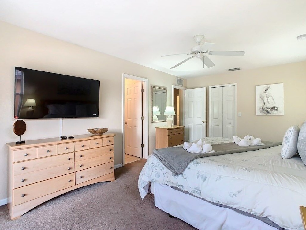 Regal Oaks Getaway: 4br Home Close To Disney & Old Town 4 Bedroom Townhouse