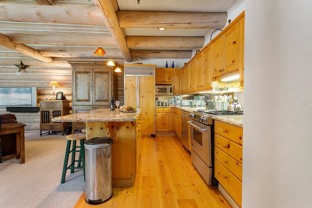 Pine Inn at Trail's End Lodge - Three Bedroom Residence with Spa #3 3 Condo