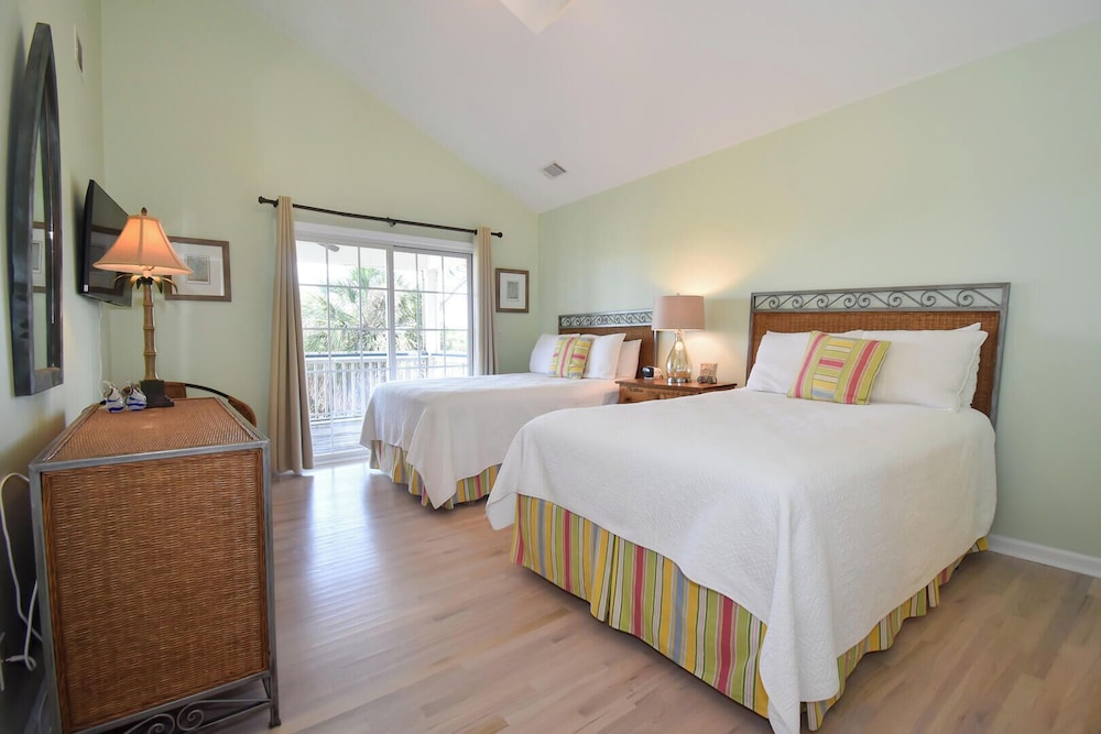 Spacious 4-bed, 4-bath Home in the Heart of Fripp Island