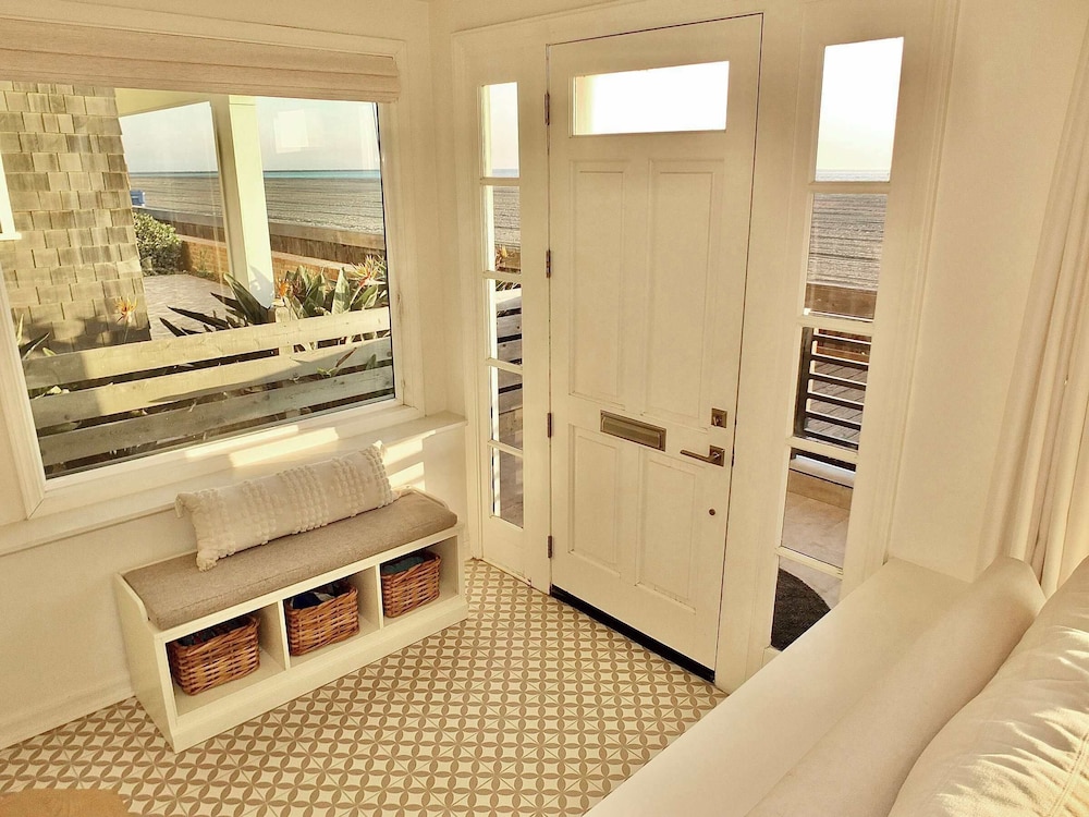 Beachfront Estate - LB Peninsula