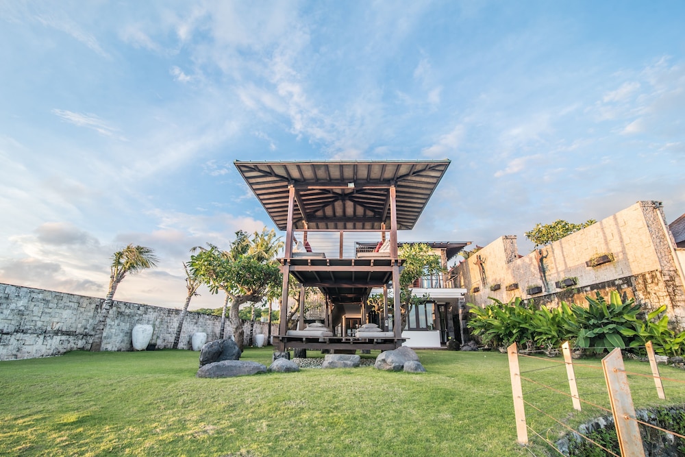 Absolute Cliff Front Pandawa Beach Villa