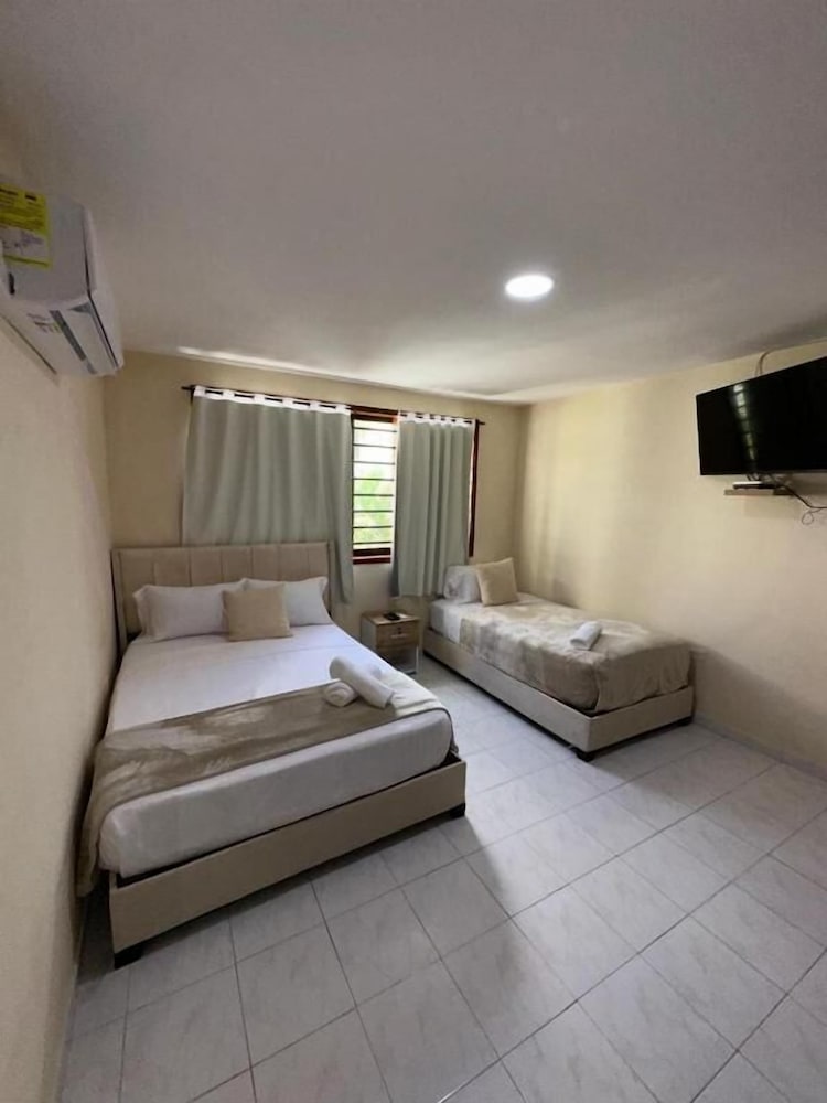 HOTEL LADYMAR