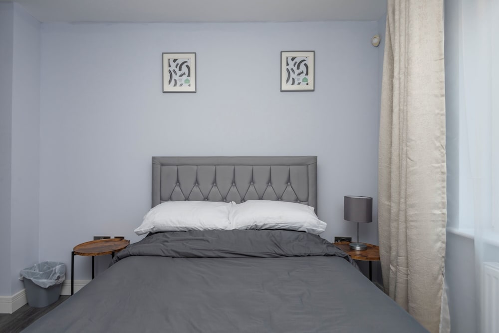 Stylish Elegant New Flat 5 Min from Crossrail