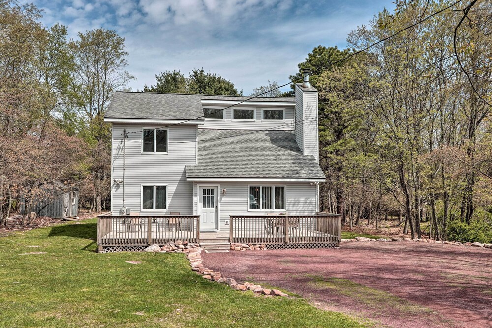 Hotel Rustic Poconos Home w/ Grill: Steps to Beach! - Image 1