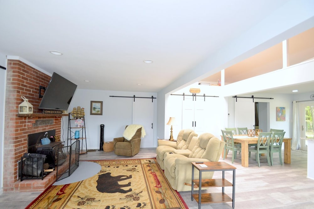 Black Bear Cabin - The Mountain Retreat!