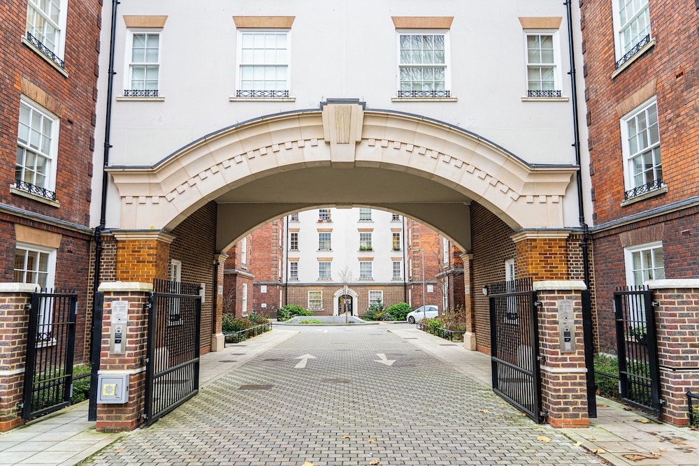 Modern 2 Bedroom 2 Bathroom Apartment