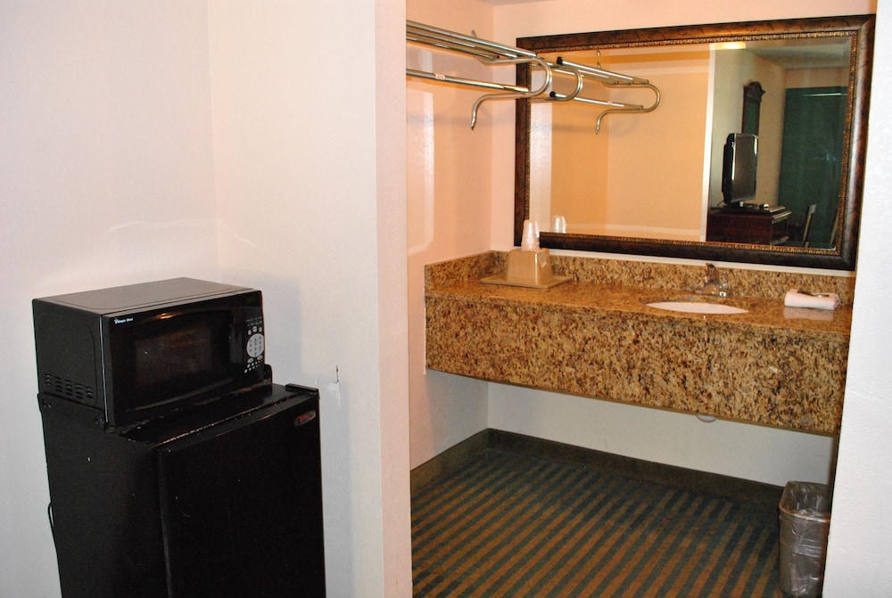 Coconut Grove Motor Inn