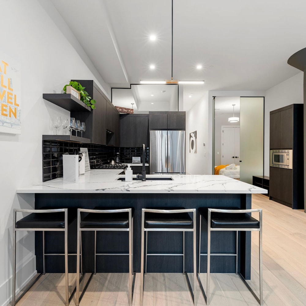 River North Central Home With Balcony