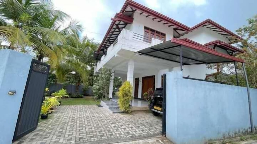 Colombo Airport Field View Villa
