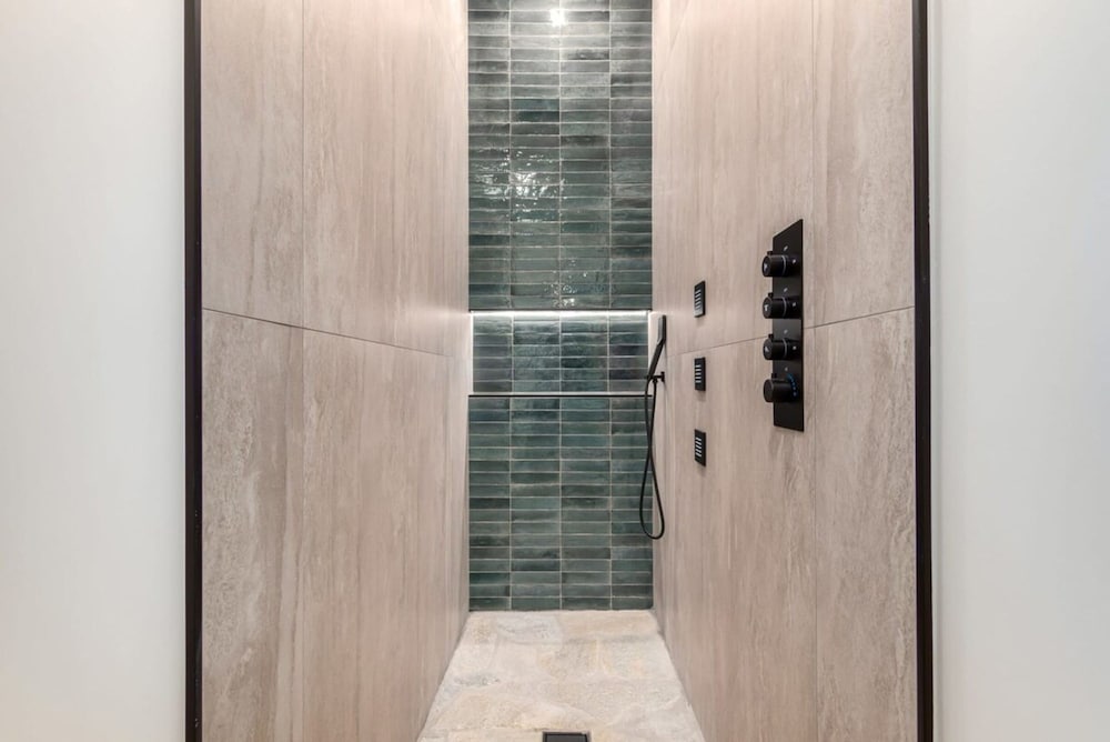 Stonewood Luxe Estate 5 Showers Heated Pool GYM